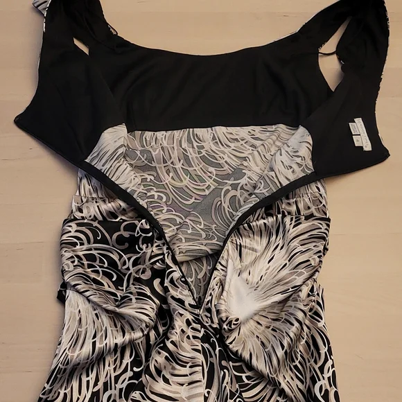 Y2K Vibe London Times Ruched Swirl Print Bodycon Dress - Picture 8 of 14